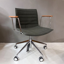 Ladda upp bild till gallerivisning, Catifa 46 på hjul