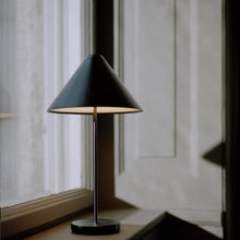 Ladda upp bild till gallerivisning, Brolly Portable bordslampa