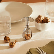 Ladda upp bild till gallerivisning, Farfalla nötknäckare