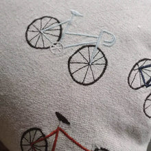 Ladda upp bild till gallerivisning, Kuddfodral cyklister