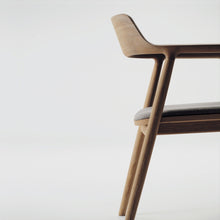 Ladda upp bild till gallerivisning, Hiroshima High karmstol (stoppad sits)