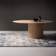 Ladda upp bild till gallerivisning, Soffbordet Palais Ovale i White Stained Oak