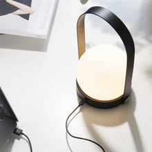 Ladda upp bild till gallerivisning, Carrie den portabla lampan från Menu