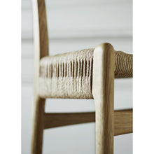 Ladda upp bild till gallerivisning, Närbild på stolen CH23