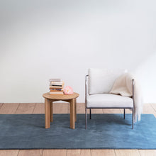 Ladda upp bild till gallerivisning, Iris soffbord - Massiv ektopp
