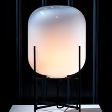 Ladda upp bild till gallerivisning, Oda lampa i White / Svart
