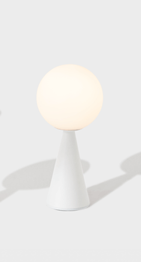 Bilia lampa i vitt
