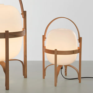 Cestita lampa av körsbärsträd